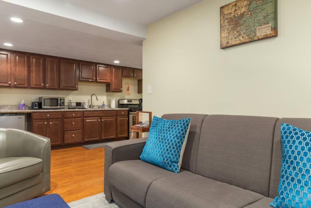 Parking - Private Entrance - King Beds Apartment Boston Luaran gambar