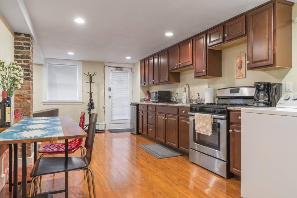 Parking - Private Entrance - King Beds Apartment Boston Luaran gambar